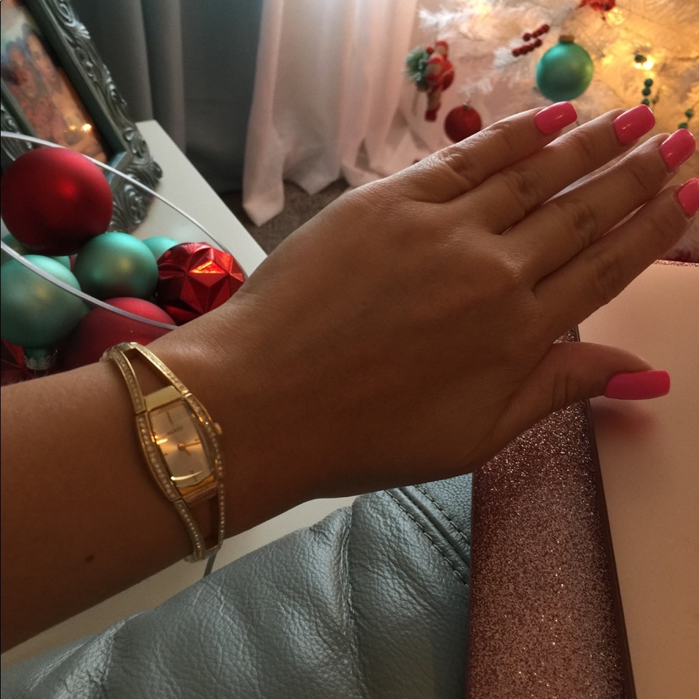 Guess Gold Watch - Picture 6 of 8